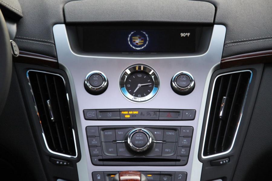  Cadillac CTS Sport Wagon 2010 года  (фото 21 из 53)